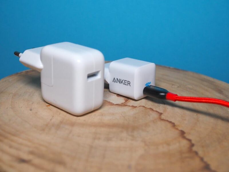 Anker Nano im Vergleich mit Apples Ladegerät